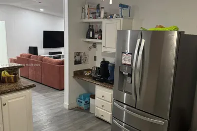 Modern Kitchen w/Stain Steel Appliances