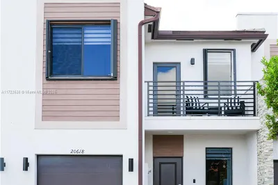 Front view Townhouse