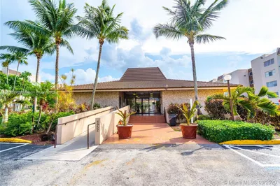 6950 Miami Gardens Dr #2-411