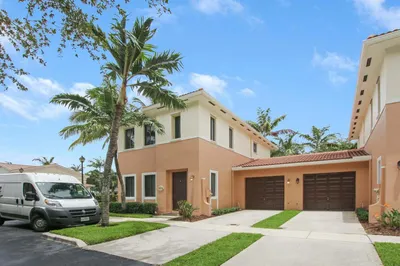 2516 Venetian Court 1