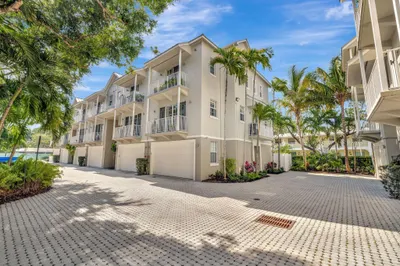 2685 NE 9th Ave #6 1