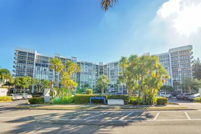 1000 Parkview Drive #Unit 306 1