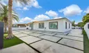 831 E 10th Pl Photo