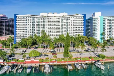 5151 Collins Ave #422 1