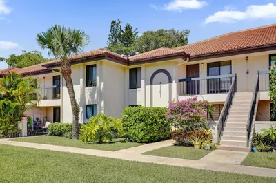 5201 W Club Circle #103 1