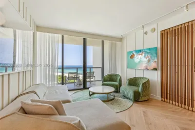 2201 Collins Ave #1019 1