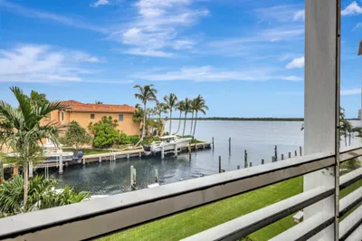 105 Paradise Harbour Boulevard #307 1