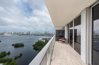 16385 Biscayne Blvd #2904 1
