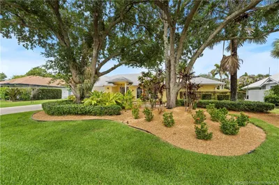 972 SW Hunt Club Circle 1