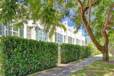 1703 NE 5TH Court #1703 1
