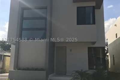 4364-4370 E 10th Ave 1