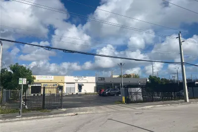 833 NW 21st St 1