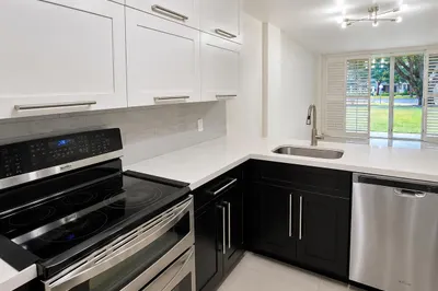117 ROYAL PARK Drive #1H 1