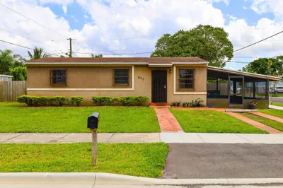 893 NW 2nd Street 1