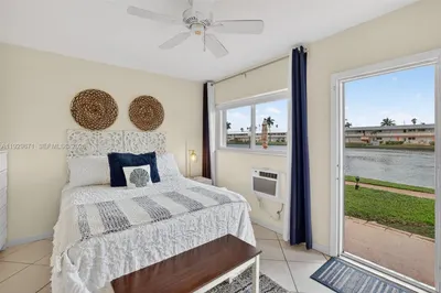 800 SW 10th Ter #4T 1