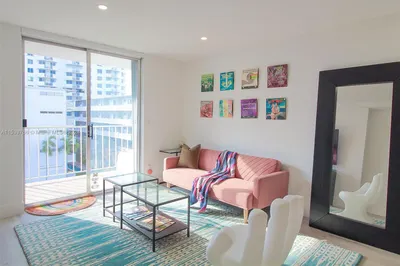 1615 West Avenue #501 1