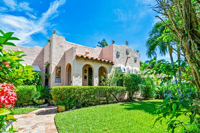 225 Lakeland Drive