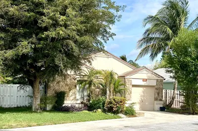 11 Mayfield Way 1