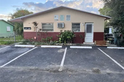 154 NW 14th Way 1