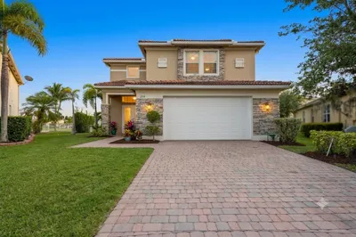 2335 NW Via Della Court 1