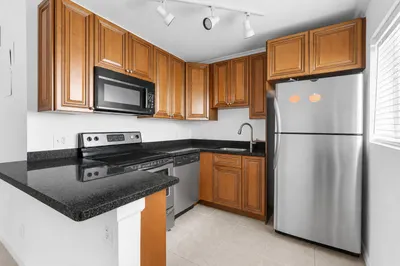 2655 NE 8TH Avenue #106 1