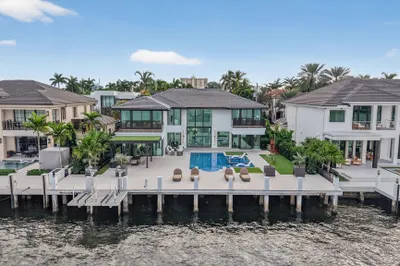 2533 Aqua Vista Boulevard 1