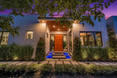 215 NE 28th Court 1