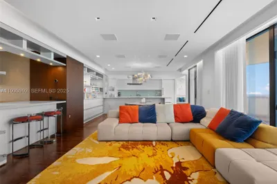 9999 Collins Ave #12E 1