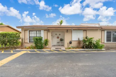 7810 Pembroke Rd #7810 1