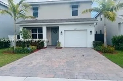 687 SE 17 Ave 1