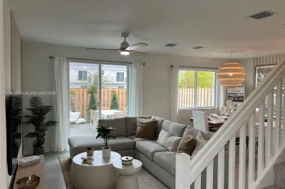655 SE 13 St 1