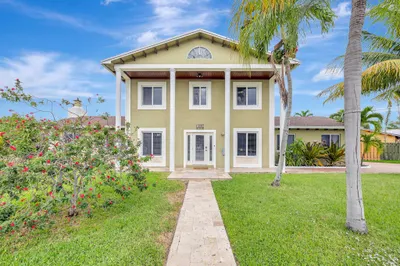 191 SE 11th Street 1