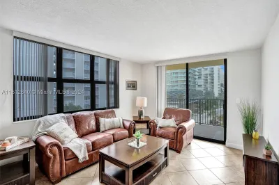 801 N Ocean Blvd #501 1