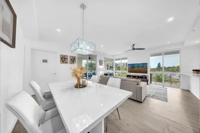 51 SE 19th Avenue #303 1