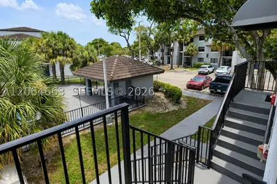 7235 NW 179th St #212 1