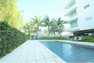 2020 Prairie Ave #305 1