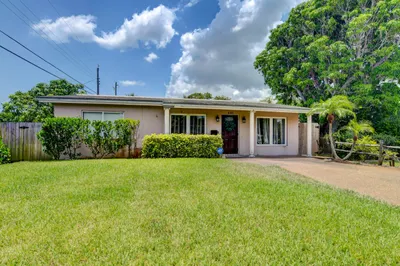450 NE 48th Street 1