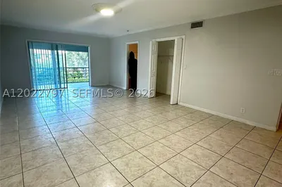 4291 NW 9th Ave #202 1