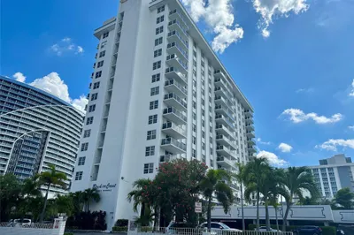 336 N BIRCH Road #4C 1