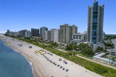 6301 Collins Ave #2106 1