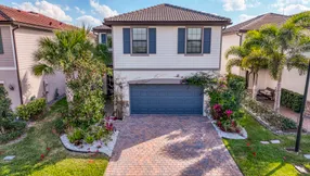Just Listed | 800 SE Villandry Way