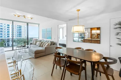 5875 Collins Ave #903 1