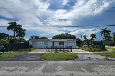 771 NW 15th St 1
