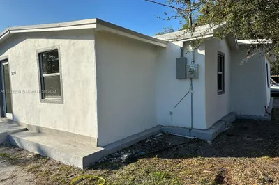2425 NW 66th St 1
