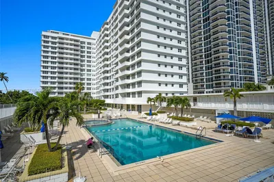4747 Collins Ave #510 1