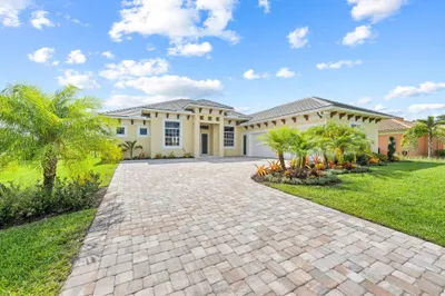 1232 SW Squire Johns Lane 1