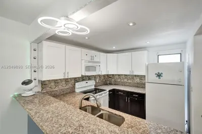 20400 W Country Club Dr #204 1
