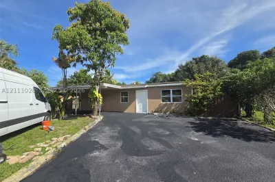 5840 NW 41st Ter #5840 1