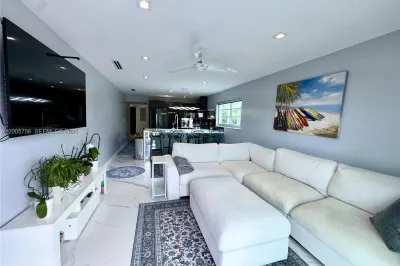 1428 Euclid Ave #207 1