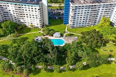4200 Hillcrest Dr #1017